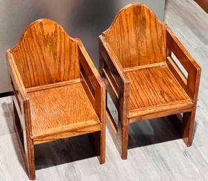 lot 180 image: 11 x 12 x 18 Vintage Matching Oak Childrens Chairs