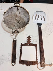 lot 182 image: Vintage Deep Fryer Basket, Burger Flipper, &amp Cast Iron Pagoda Trivet(Japan)