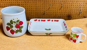 lot 189 image: Vintage Shafford Strawberry Patch Rectangular Baking Dish, Hand-Painted Drinking Mug, &amp Strawberry Crock