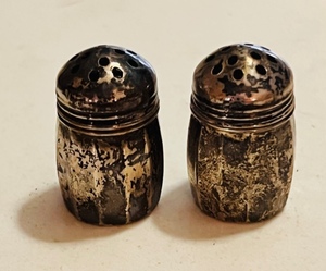 lot 206 image: S. C. S. Co. Sterling Silver Salt &amp Pepper Shakers