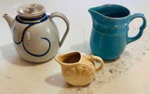 lot 210 image: Three Vintage Pitchers - Including Oxford Stoneware 5.75 Blue Putcher