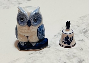 lot 216 image: Vintage Delft Handpainted Blue Owl &amp Windmill Hand Bell