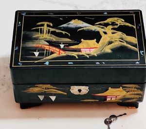 lot 220 image: Vintage Japanese JewelryMusic Box WKeys
