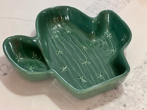lot 221 image: Vintage Treasure Craft USA Cactus ChipDessert Bowl or Large Trinket Dish