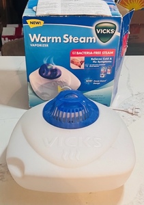 lot 229 image: Vicks Bacteria-Free Warm Steam Vaporizer