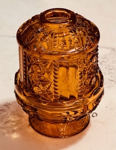 lot 234 image: Vintage Indiana GlassHomco Amber Stars &amp Bars Fairy Lamp