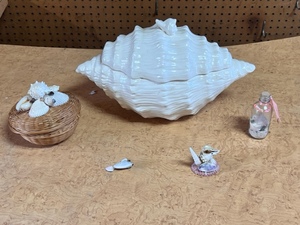 lot 240 image: Vtg Fitz &amp Floyd Ceramic Coquille Conch Shell Seashell&nbsp Dish Bowl W Other Decorative Shells