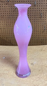 lot 241 image: Vintage Rose Pink Fenton Bud Vase