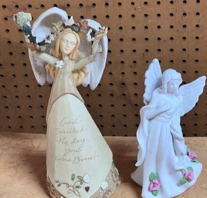 lot 244 image: Foundations Enesco Glory To God  Angel figurine 4006210Karen Hahn 2006 &amp Greenbriar White Angel Figurine WRoses 847906