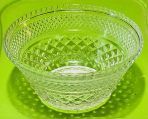 lot 251 image: Anchor Hocking Clear Glass Wexford 9 12 Fruit or Salad Bowl