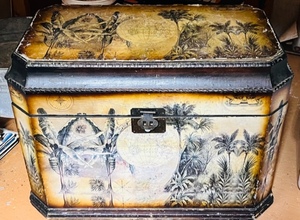 lot 271 image: Vintage Trunk Tropical Theme Pictures &amp Maps