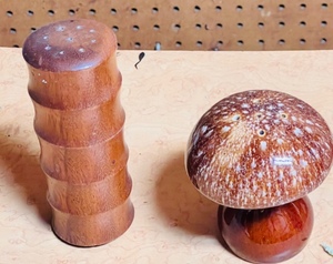 lot 279 image: Vintage Wooden &amp Hull Pottery Salt Shaker Mushroom Brown Drip Glaze Brown Vintage USA