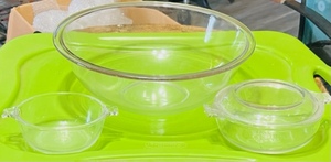 lot 286 image: Three Pyrex MixingBakingServing Bowls #s 018, 019, &amp 326