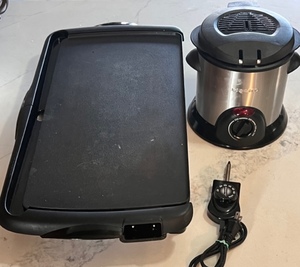 lot 292 image: Presto Deep Fryer &amp Griddle