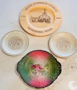 lot 293 image: 4 AntiqueVintage Plates - Wooden Peace Lutheran Church, Woodsboro Texas, Two Hand-Painted Theodore Haviland France(Signed by Artist) &amp One German Made Floral and Embossed