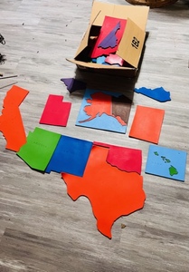 lot 300 image: Huge United States Map Floor Puzzle