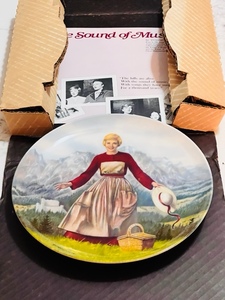 lot 314 image: 1986 Knowles Julie Andrews The Sound of Music Collectible Plates #34591