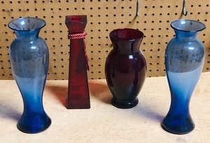 lot 321 image: Vintage ANCHOR HOCKING Royal Ruby Flared Flower Bouquet Vase, Red Vase Made in Italy, & Two Blue Vases