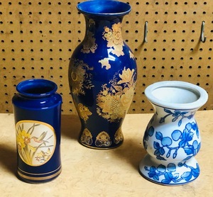 lot 322 image: The Art Of Chokin Ceramic Vase Hummingbird - Blue with Gold Accents, Blue and White Silvestri Vase, & Colbalt Blue Vase With Golden Accent