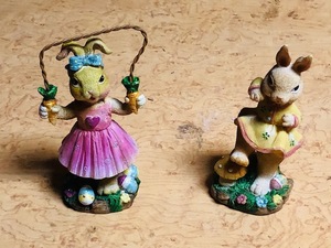 lot 338 image: Two Bunny Gardens Backyard Bunnies Limit Edition Figurines