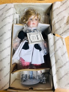 lot 340 image: Hamilton Heritage Porcelain Doll - Becky