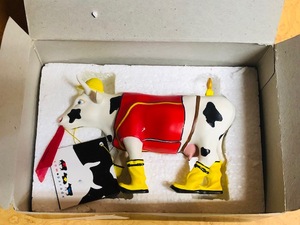 lot 348 image: 2002 Westland Giftware Cow Parade  Udder Construction  No. 7248