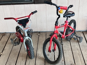 lot 359 image: Two Huffy Childrens Bicycles - Rock It 16 & Cars Lightning McQueen Themed