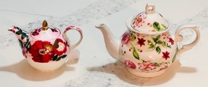 lot 364 image: Royal Albert Floral Teapot & T2 Bonnie and Neil teapot