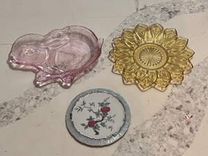 lot 381 image: 1950s Vintage Federal Glass Yellow Amber Petal Sunflower Depression Glass Plate, Vintage Pink Bunny Rabbit Shaped Glass 10 Candy Dish, & Porcelain Chrysanthemum Pattern  Plate Signed by Lola M. Parks 1970