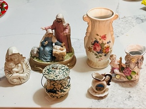 lot 382 image: Schmid Musical Collection 1988 Shackman Nativity Music Box, JC Penny Home Collection Ivory Porcelain Nativity Mary, & Four Other Highly Collectible Porcelain Pieces