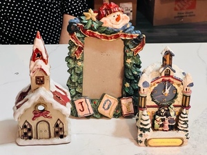 lot 388 image: Lot of Collectible Christmas Keepsakes