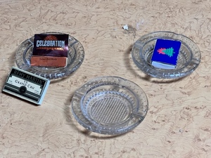 lot 390 image: Vintage Imperial Glass Ashtrays WSouvenir Matchbooks