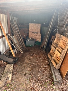 lot 412 image: Contents of Shed