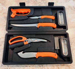 lot 19 image: Ruko Outdoor Adventure Hunting KnifeSkinning Set WHard Case