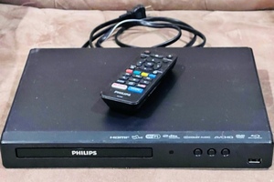 lot 34 image: Philips Model BDP2501F7 E Blu-Ray DiscDVD Player WRemote