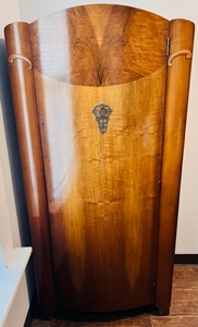 lot 39 image: Beautiful Vintage Wooden Wardrobe