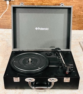 lot 42 image: Polaroid Model No. PBT4002 Portable Record Player