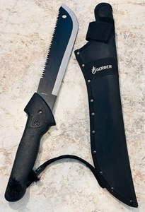 lot 44 image: Gerber Gator Machete&nbsp - Nylon Sheath, Lanyard, Sharpening Stone, 15 Blade, 18 Saw Blade