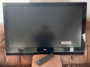 lot 45 image: 42 LG Model 42LG70 Television WRemote