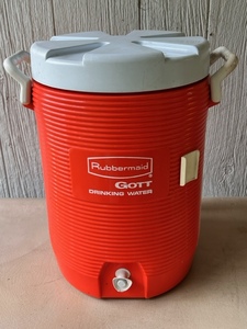 lot 59 image: Rubbermaid Gott Drinking Water Jug Model 1685&nbsp