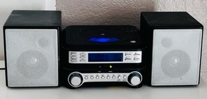 lot 75 image: GPX Model HC221B Micro HI-FI System WCD &amp Radio