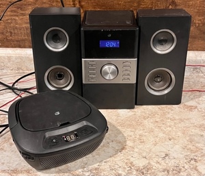 lot 108 image: GPX Stereo Home Music System - CD PlayerAM-FM Radio 2 Channel &amp GTX Model BCB117B Bluetooth CDRadio Boombox