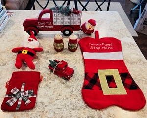 lot 117 image: Christmas Lot - Including Wall Hangings, Ornaments, &amp Salt and Pepper Shakers