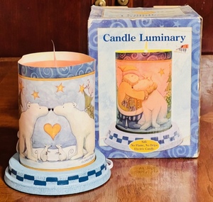 lot 161 image: Teresa Kogne Warm Hugs Candle Luminary