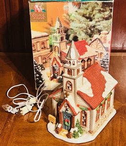 lot 169 image: 1997 Vintage 10 x 12 Mervyns Village Square Lighted St. Georges Chapel at Christmas&nbsp