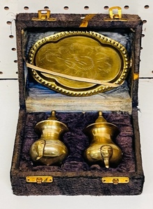 lot 185 image: Vintage Brass Salt &amp Pepper Shakers With Tiger Faced Feet - Includes Tray &amp Case