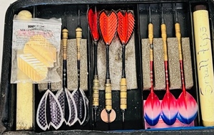 lot 189 image: The Metroline Dart Quiver W 9 Darts &amp Assessories&nbsp