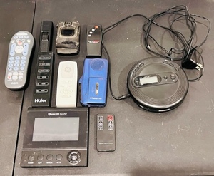 lot 192 image: Nine Piece Electronics Lot - Including Groove Onn Portable CD Player W FM Radio
