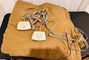 lot 200 image: Sunbeam Dual Control Electric Blanket
