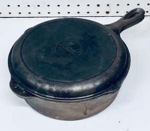lot 201 image: Rare Lodge Cast Iron Combo Deep Fryer10 Skillet #s 8CCB &amp 8CCT